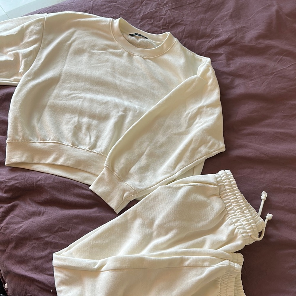 White Zara sweat suit